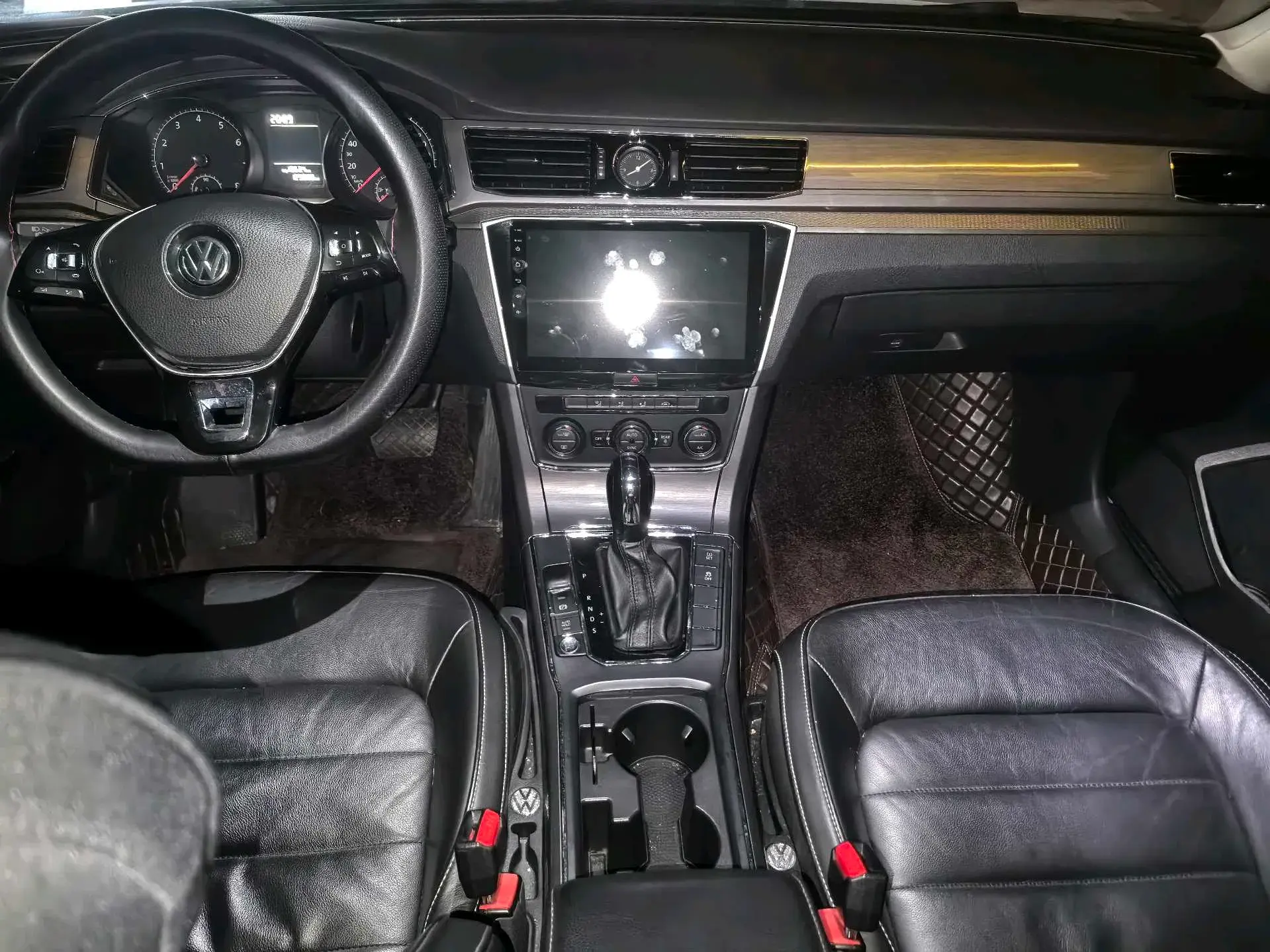 2017 VOLKSWAGEN PASSAT thumbnail 4