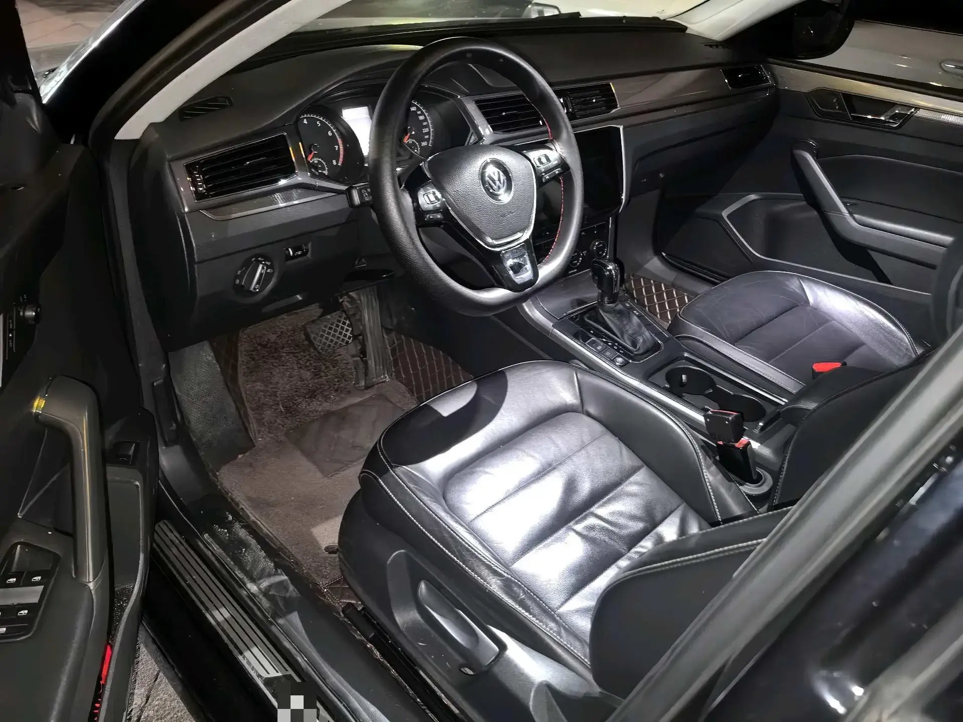 2017 VOLKSWAGEN PASSAT thumbnail 2