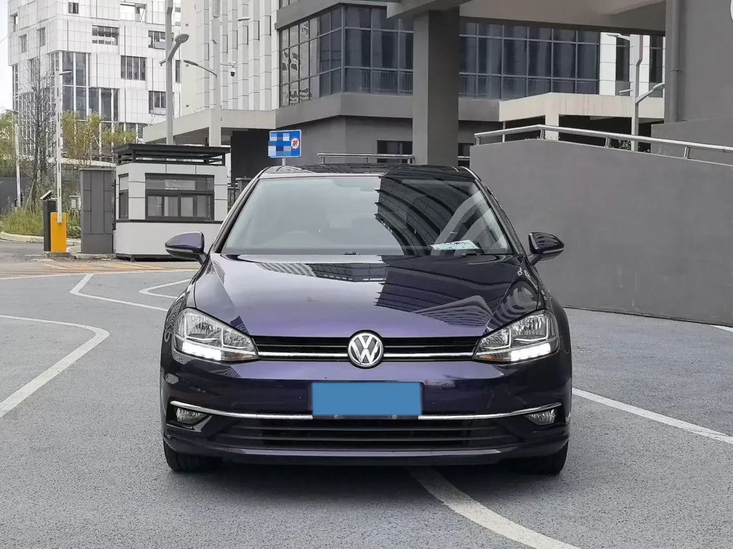 2019 VOLKSWAGEN GOLF thumbnail 3