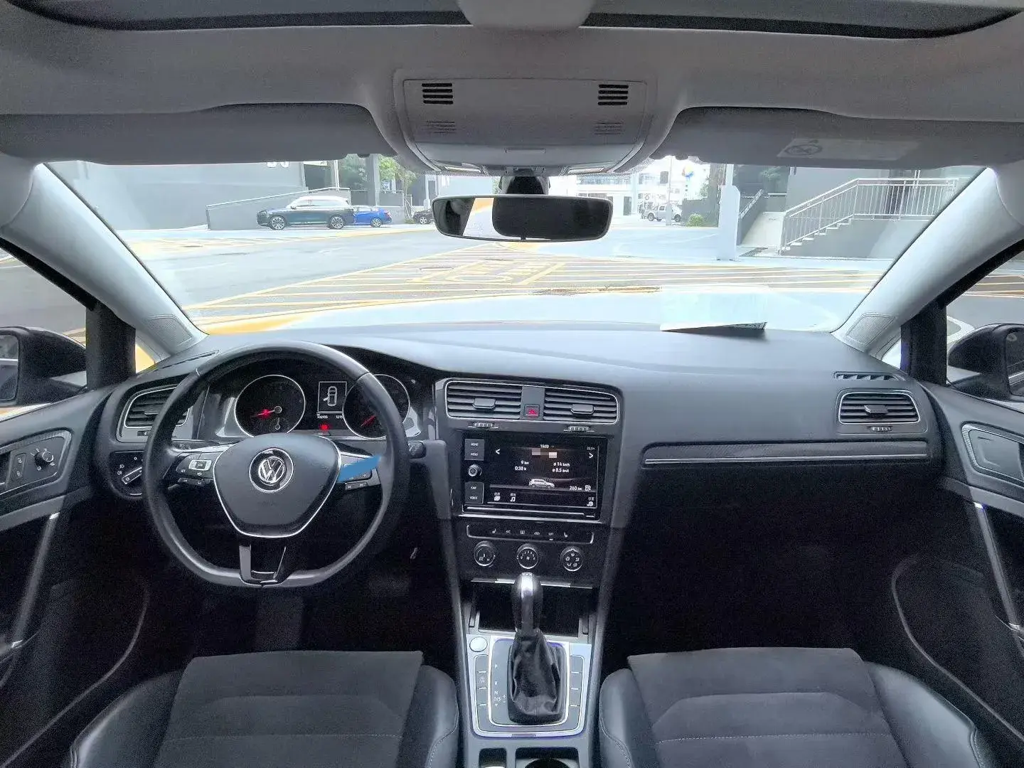 2019 VOLKSWAGEN GOLF thumbnail 4