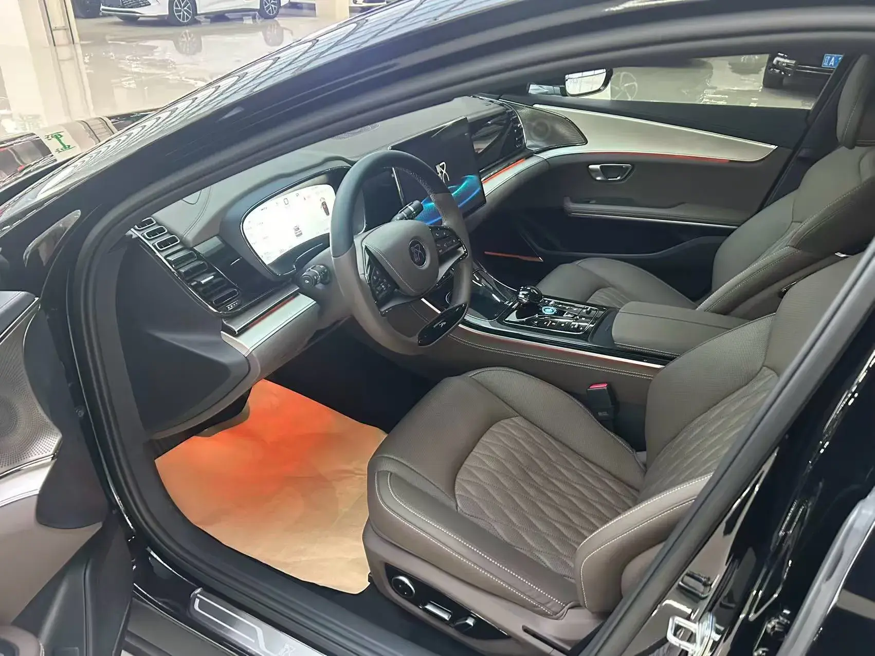 2024 BYD HAN thumbnail 4