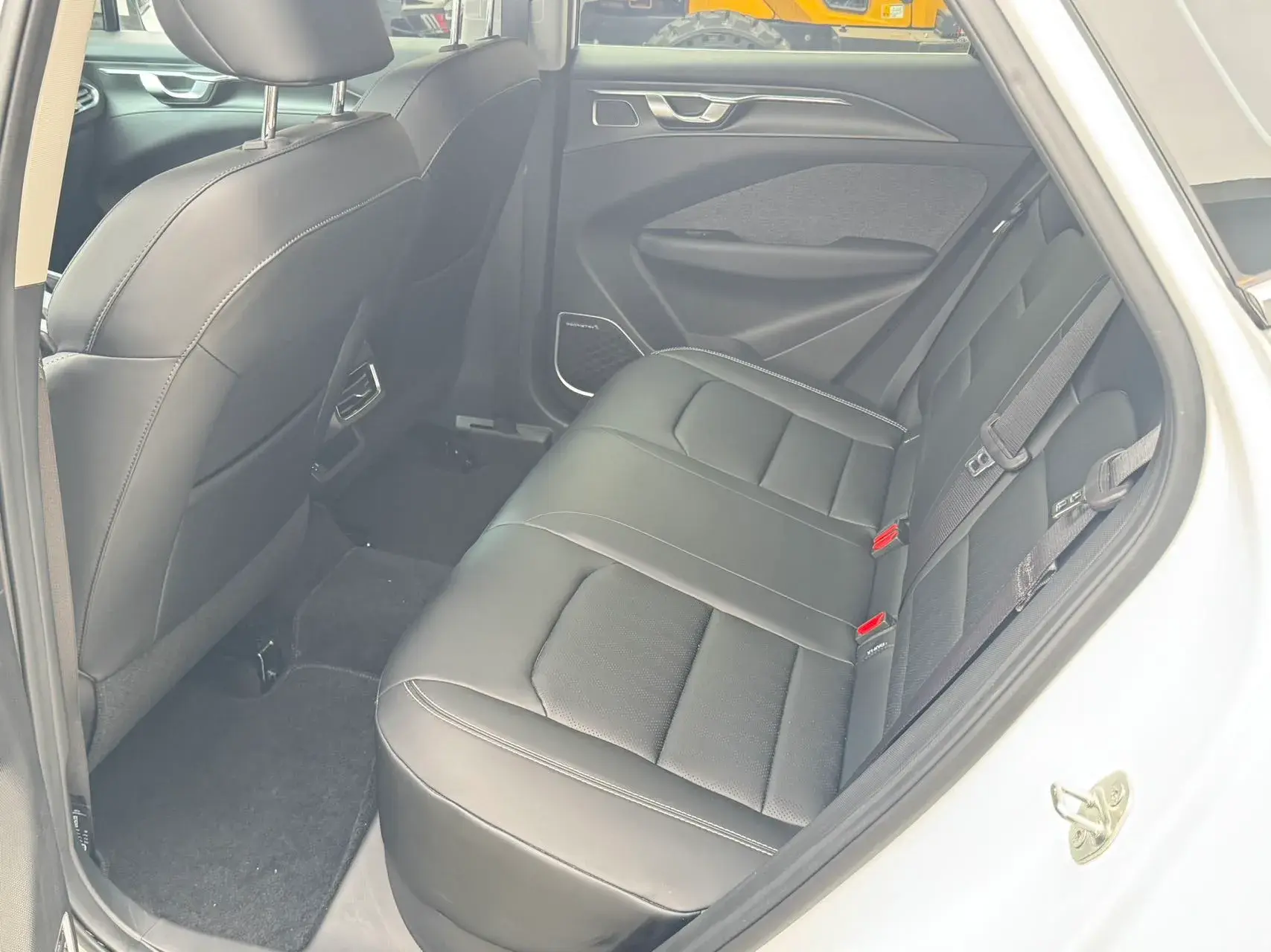 2022 GEOMETRY C thumbnail 4