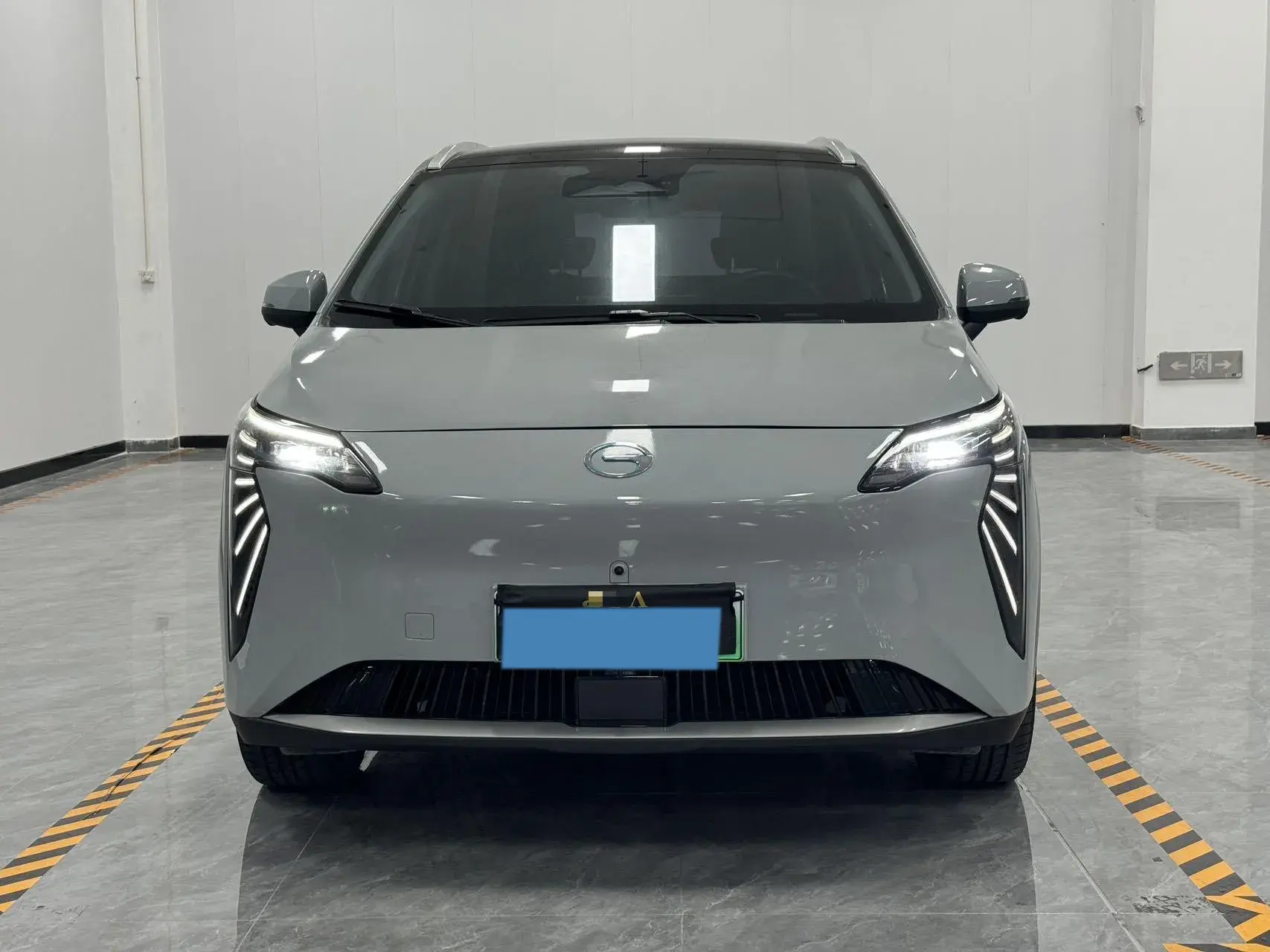 2023 AION Y thumbnail 2