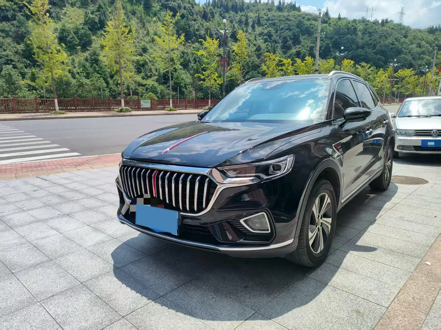 2019 HONGQI HS5 view 1