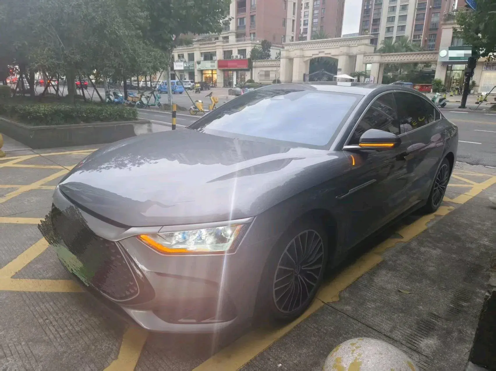 2022 BYD HAN view 1