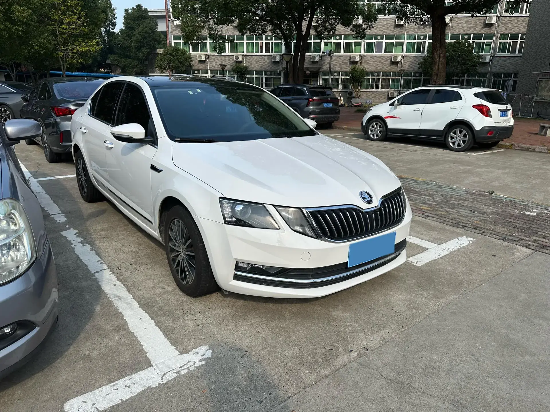 2019 SKODA OCTAVIA thumbnail 4