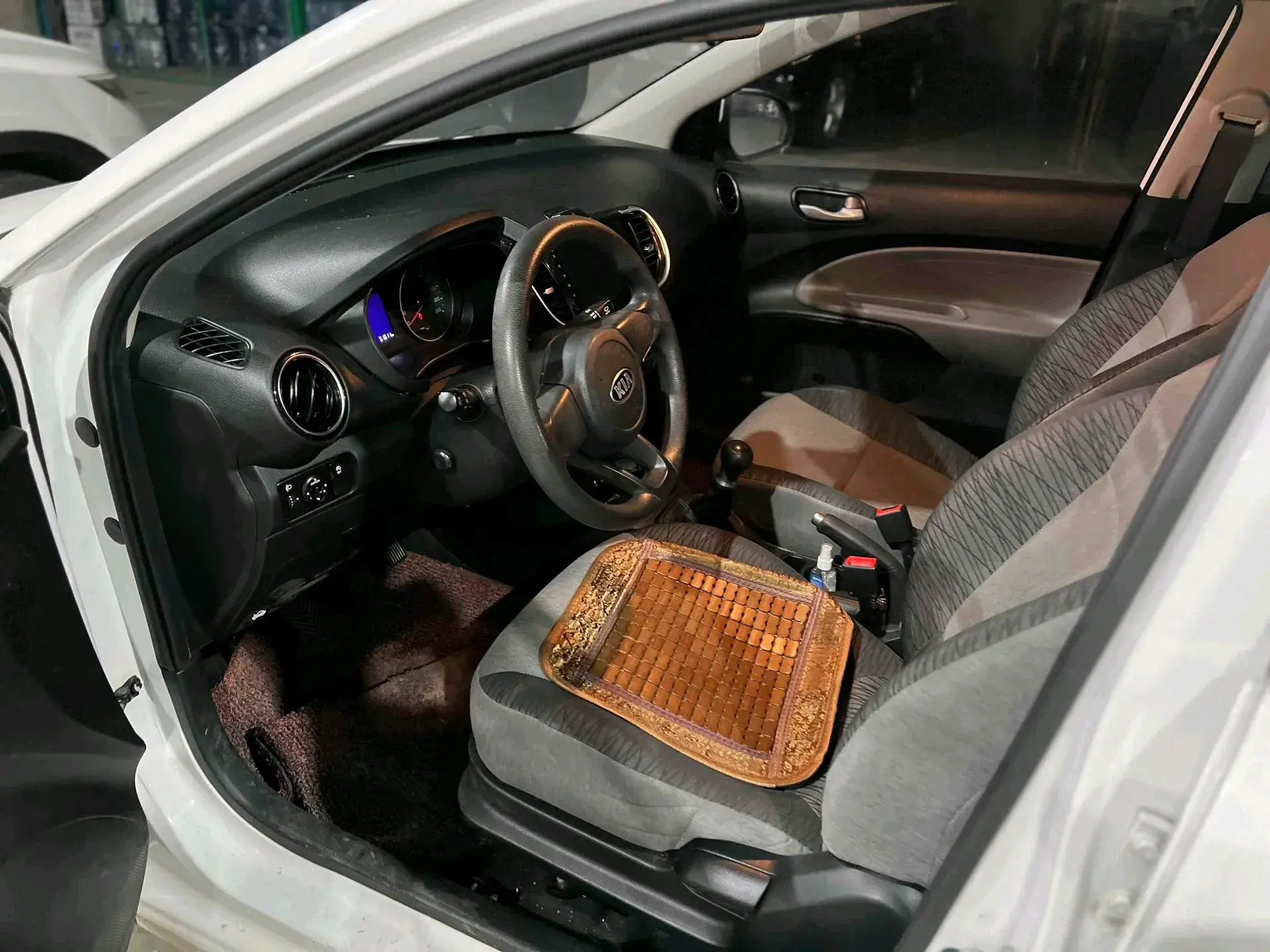 2017 KIA PEGAS thumbnail 2