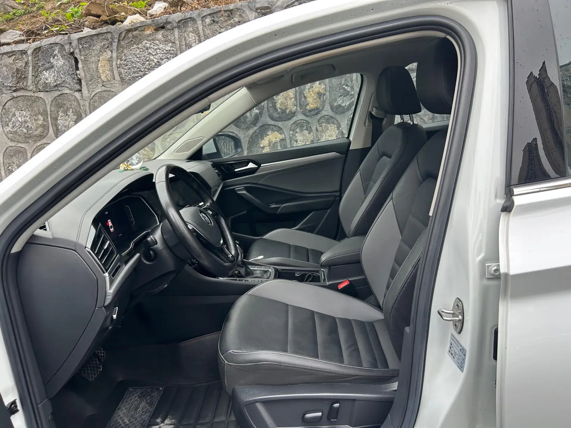 2021 VOLKSWAGEN SAGITAR thumbnail 4