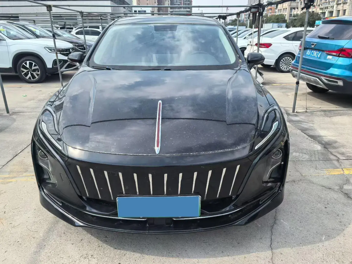 2022 HONGQI E-QM5 thumbnail 3