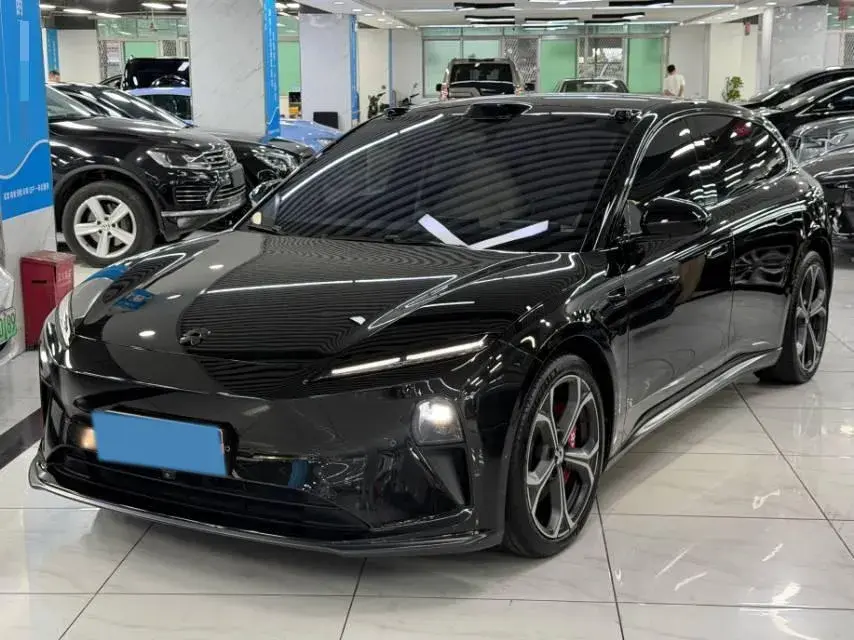2024 NIO ET5T view 1