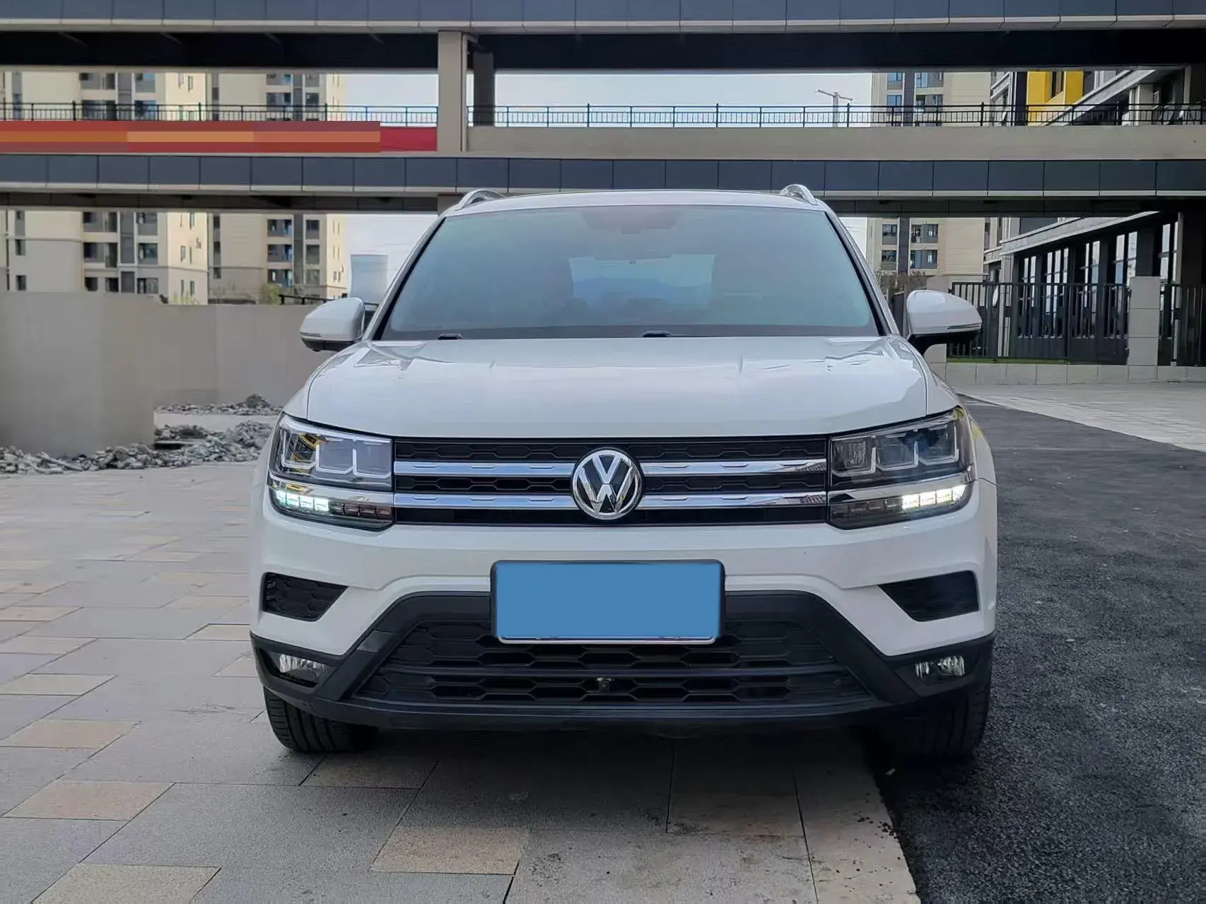 2019 VOLKSWAGEN THARU thumbnail 3