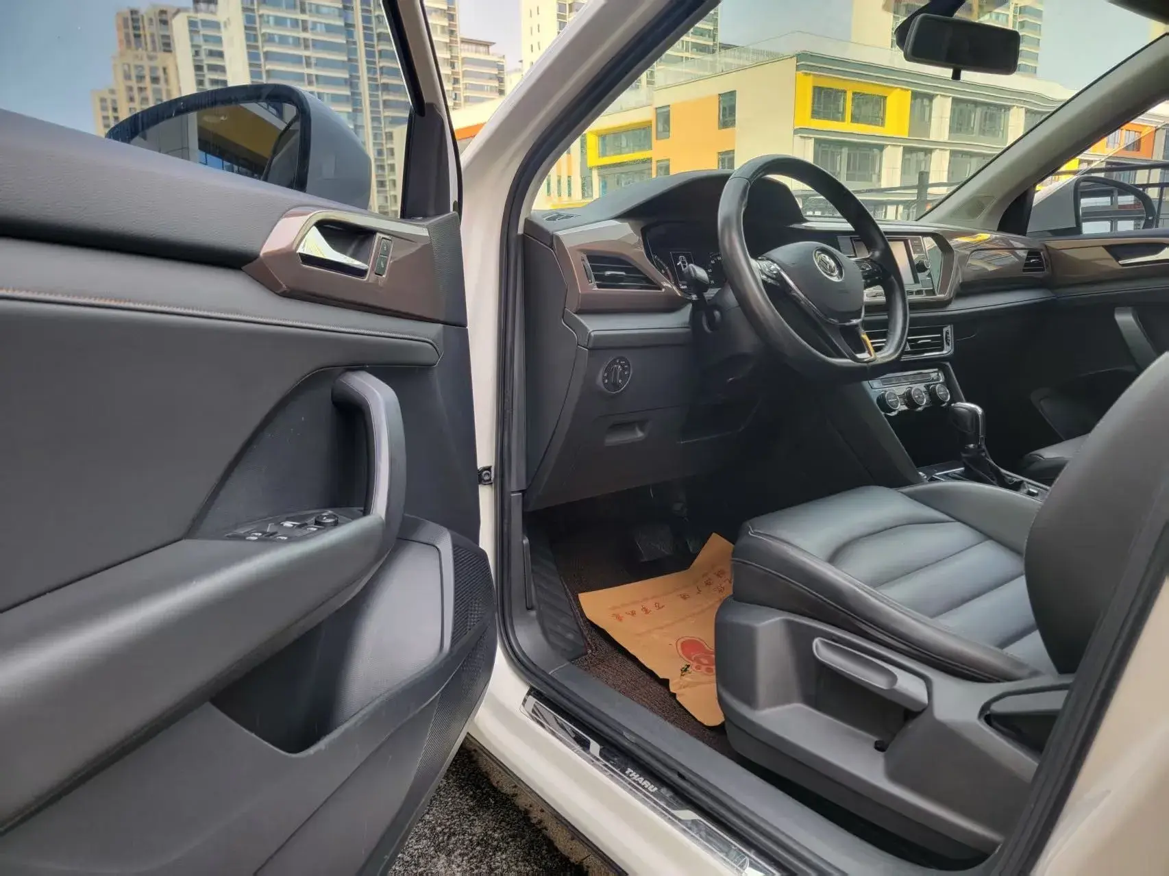 2019 VOLKSWAGEN THARU thumbnail 4