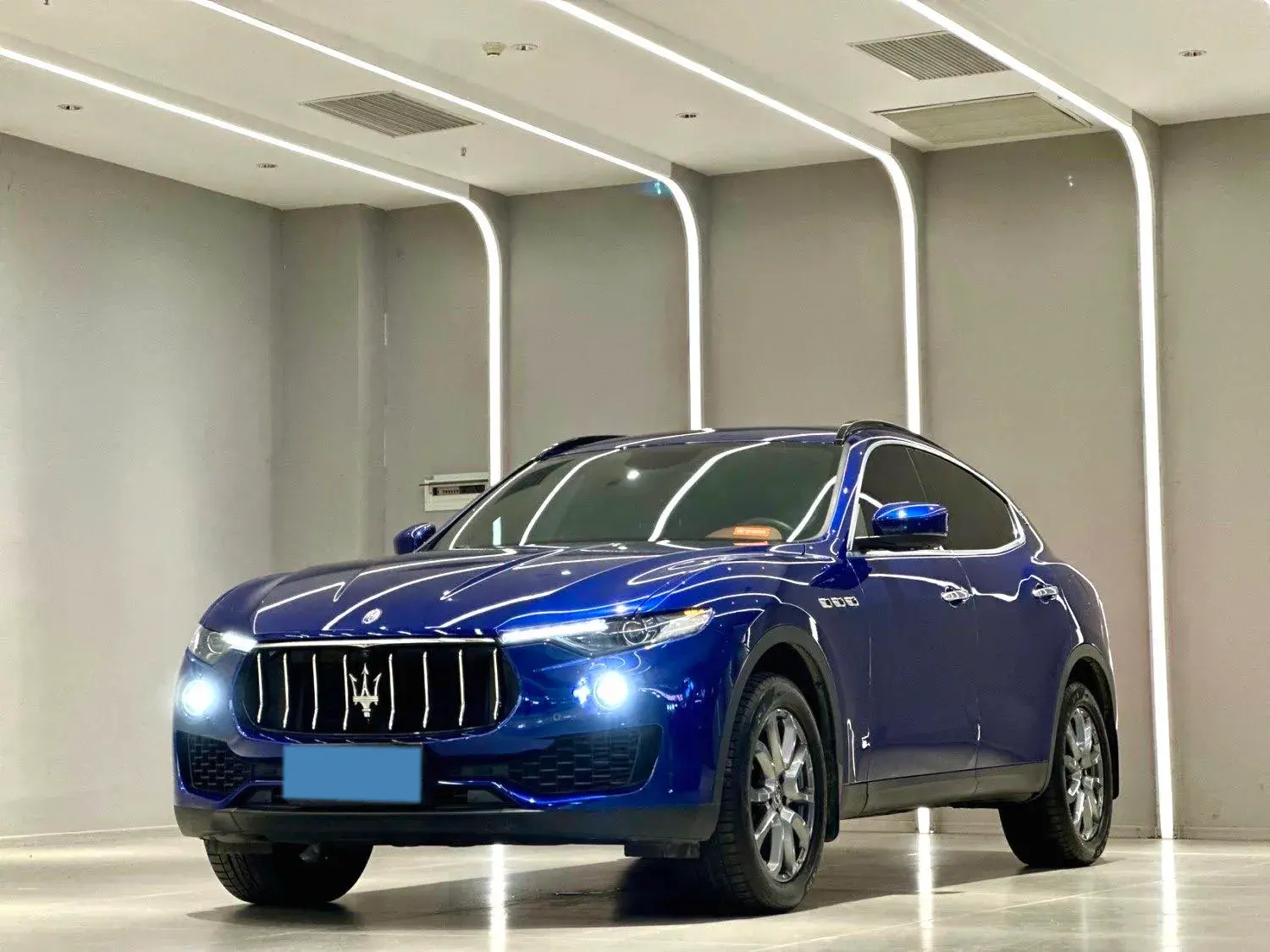 2021 MASERATI LEVANTE view 1