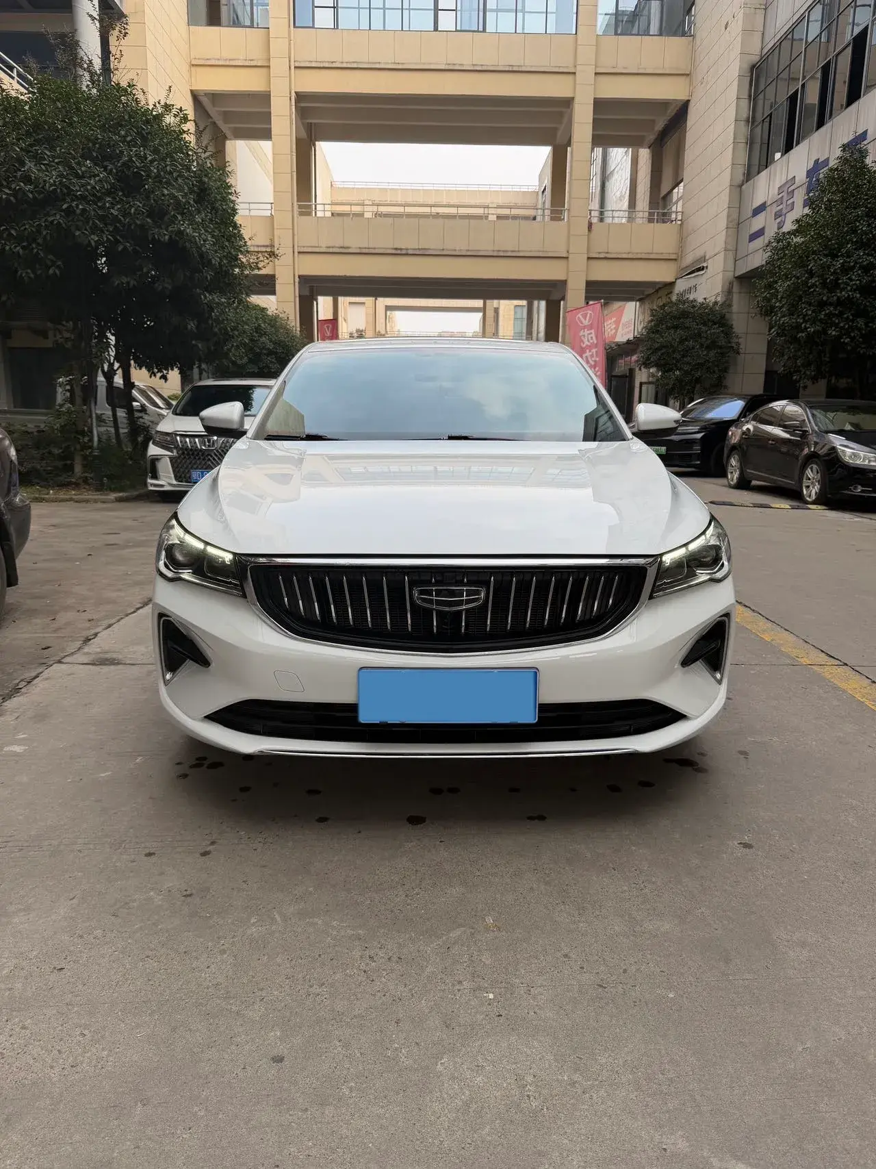 2023 GEELY EMGRAND thumbnail 3