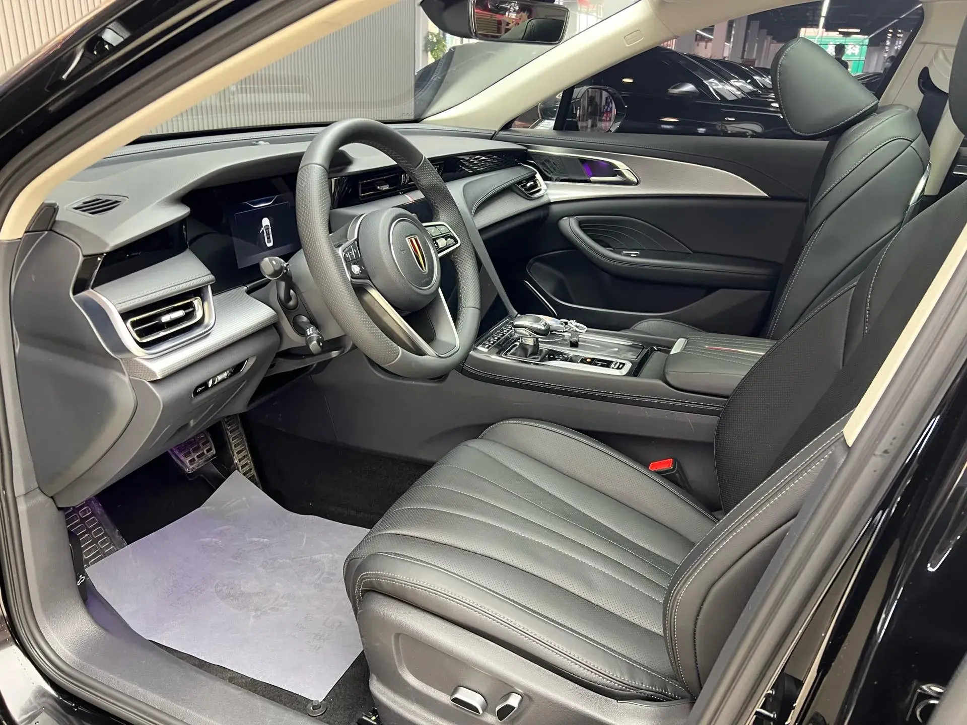 2023 HONGQI H5 thumbnail 2