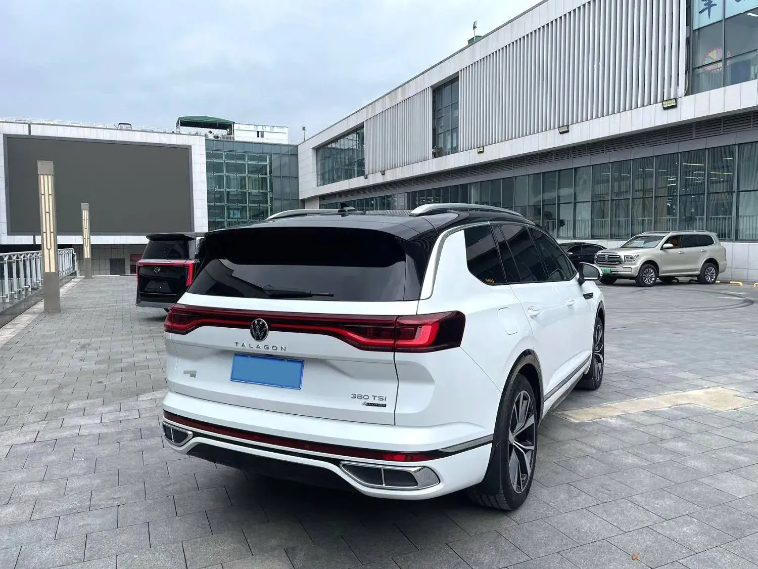 2021 VOLKSWAGEN TALAGON thumbnail 3