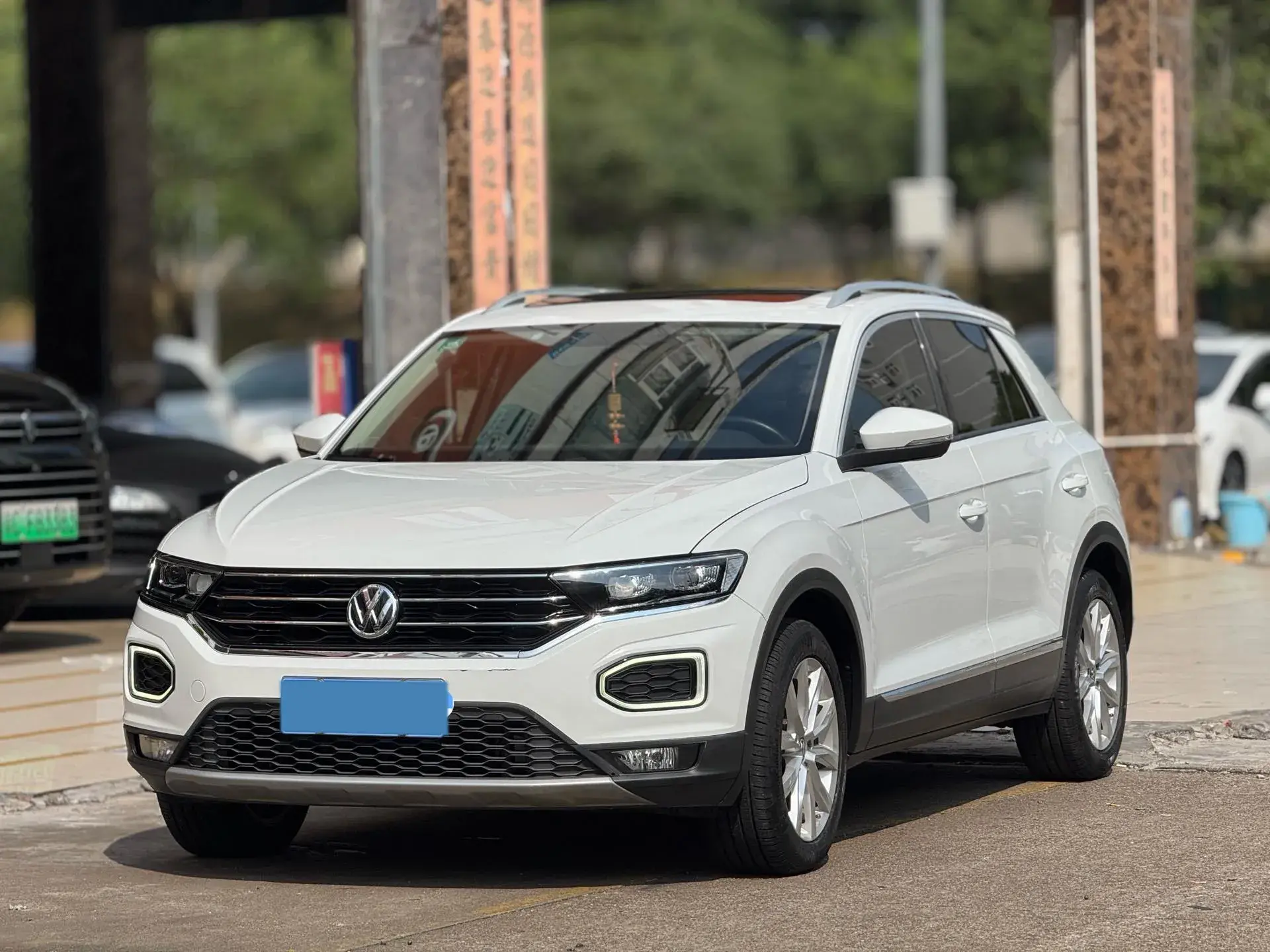 2019 VOLKSWAGEN T-ROC view 1