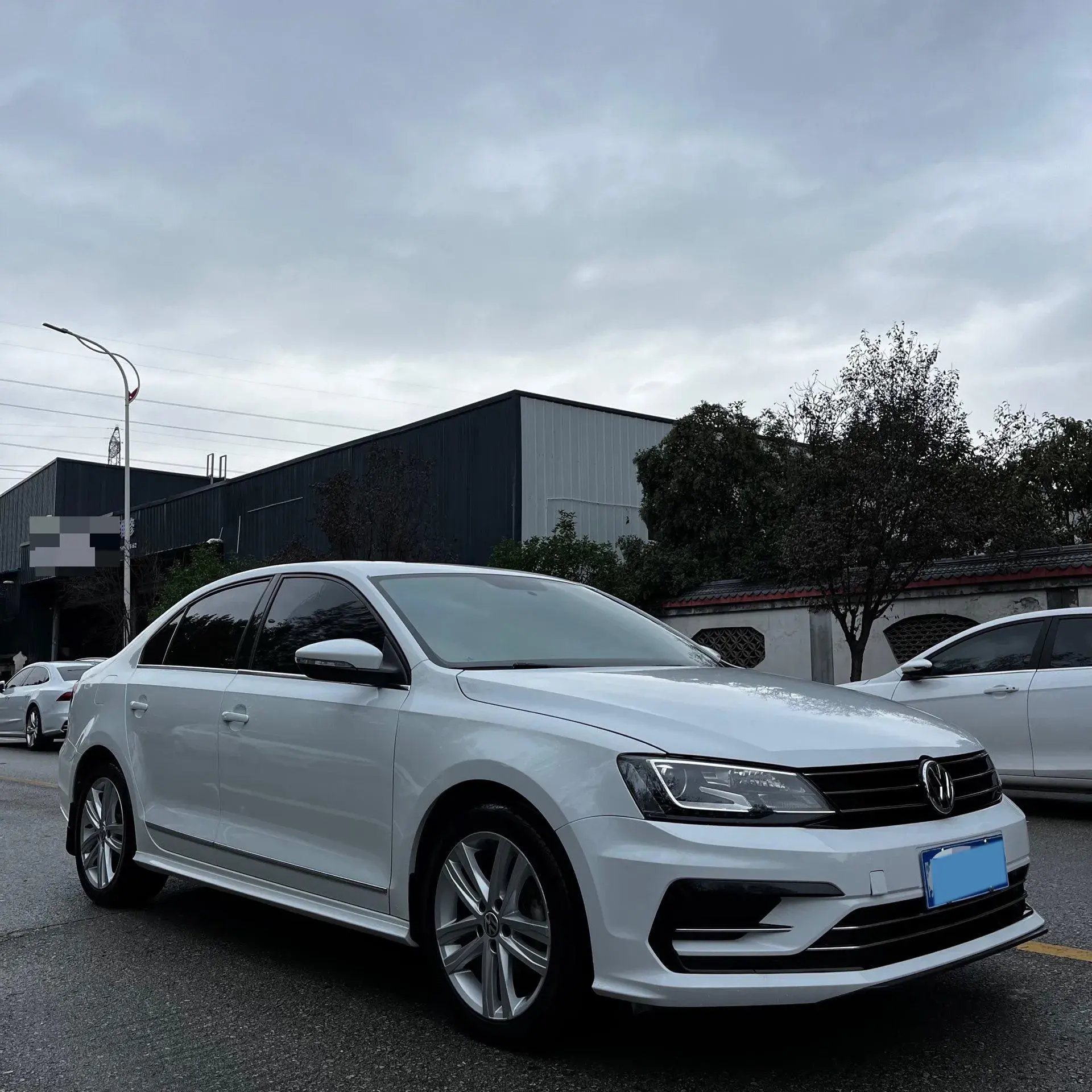 2018 VOLKSWAGEN SAGITAR thumbnail 3