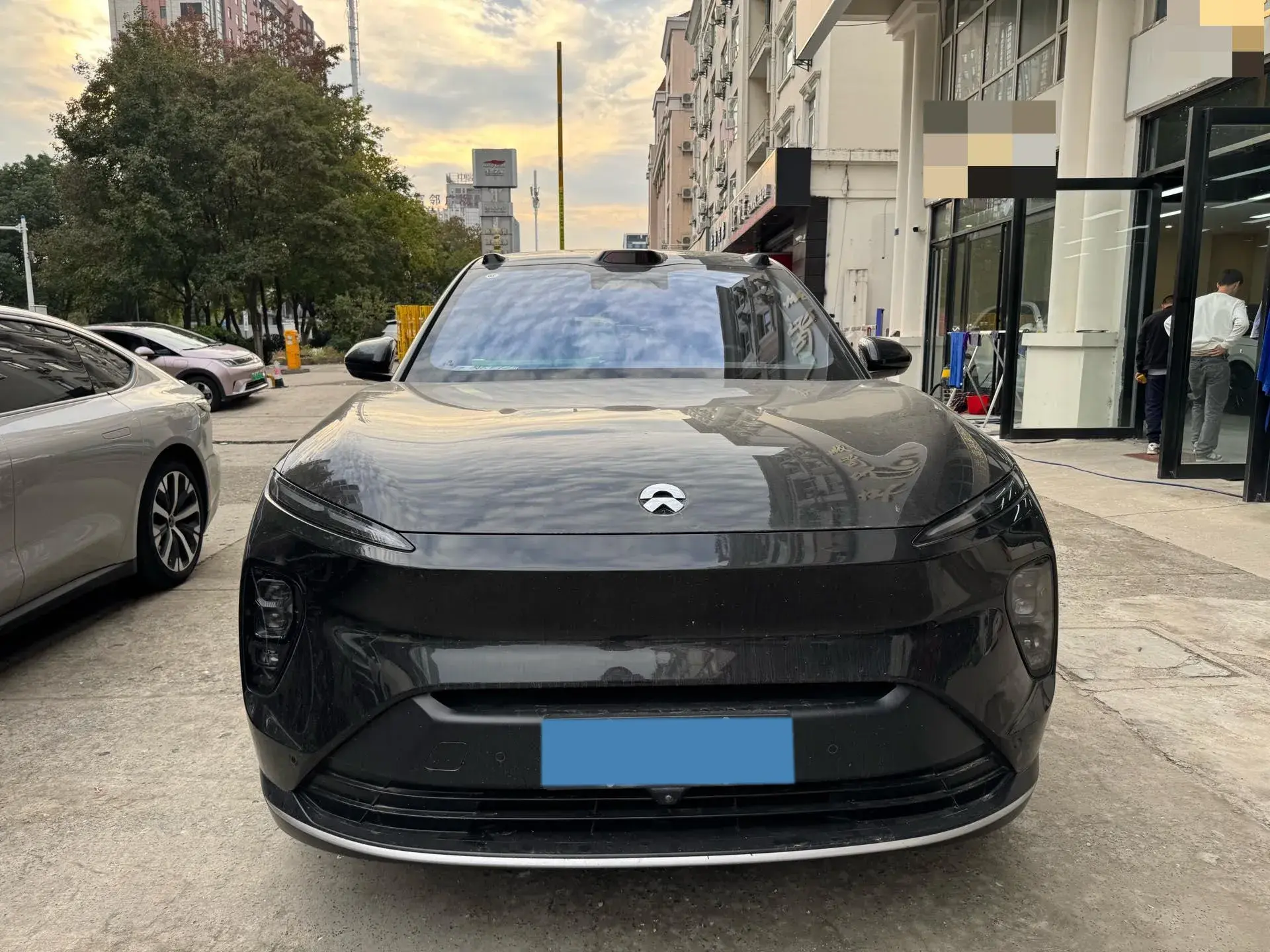 2023 NIO ES8 thumbnail 2