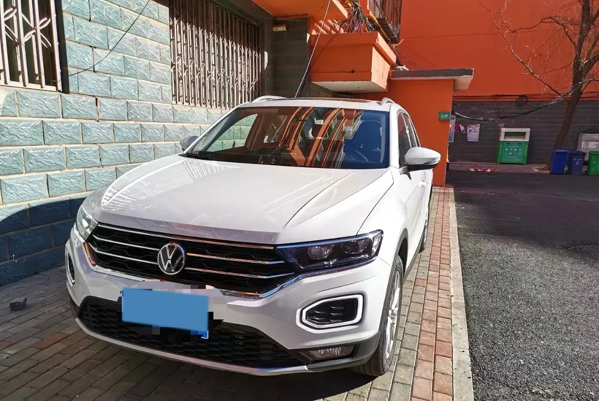 2022 VOLKSWAGEN T-ROC view 1