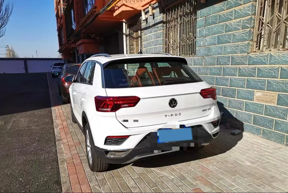 2022 VOLKSWAGEN T-ROC thumbnail 2