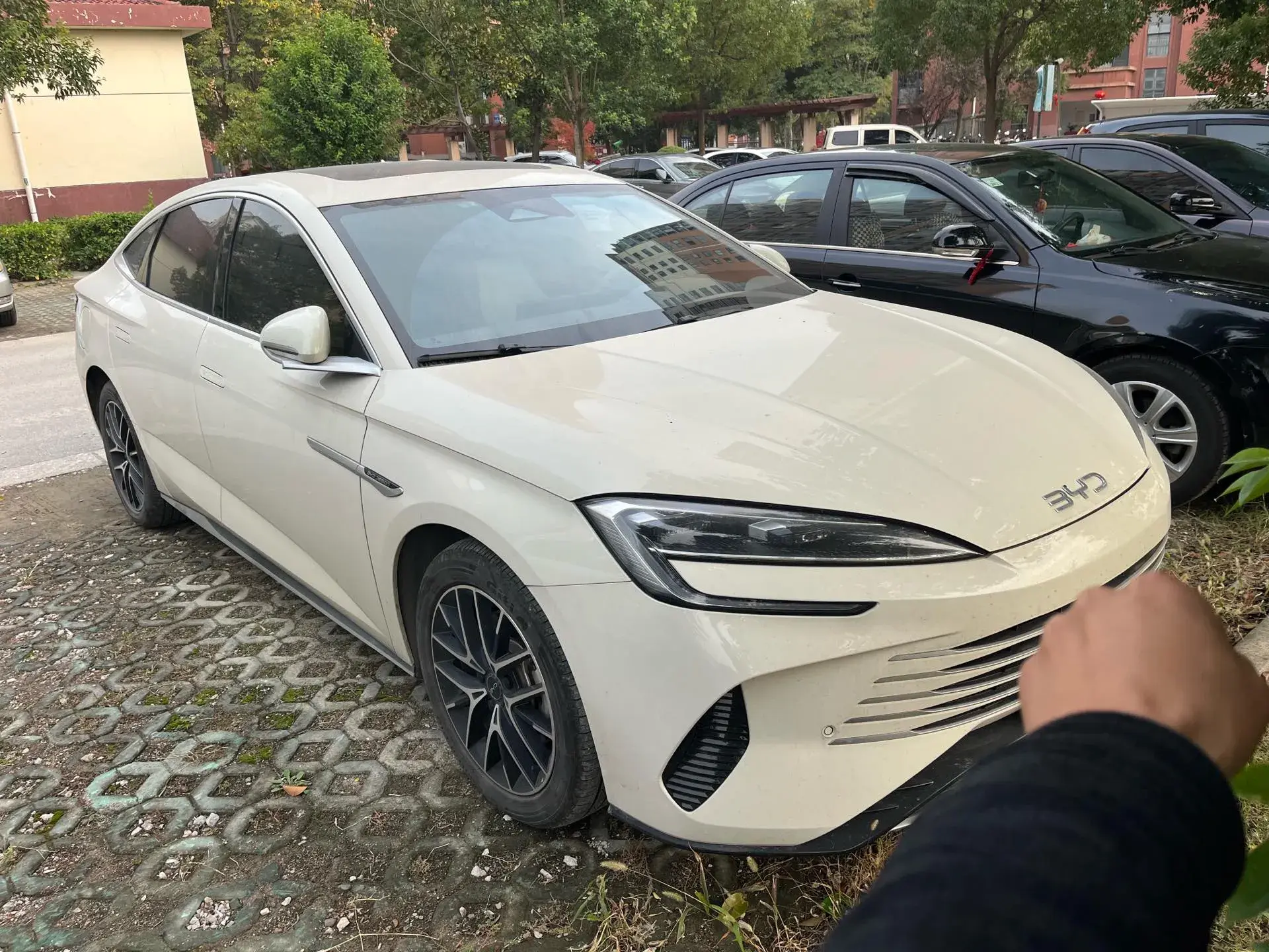 2024 BYD SEAL thumbnail 3