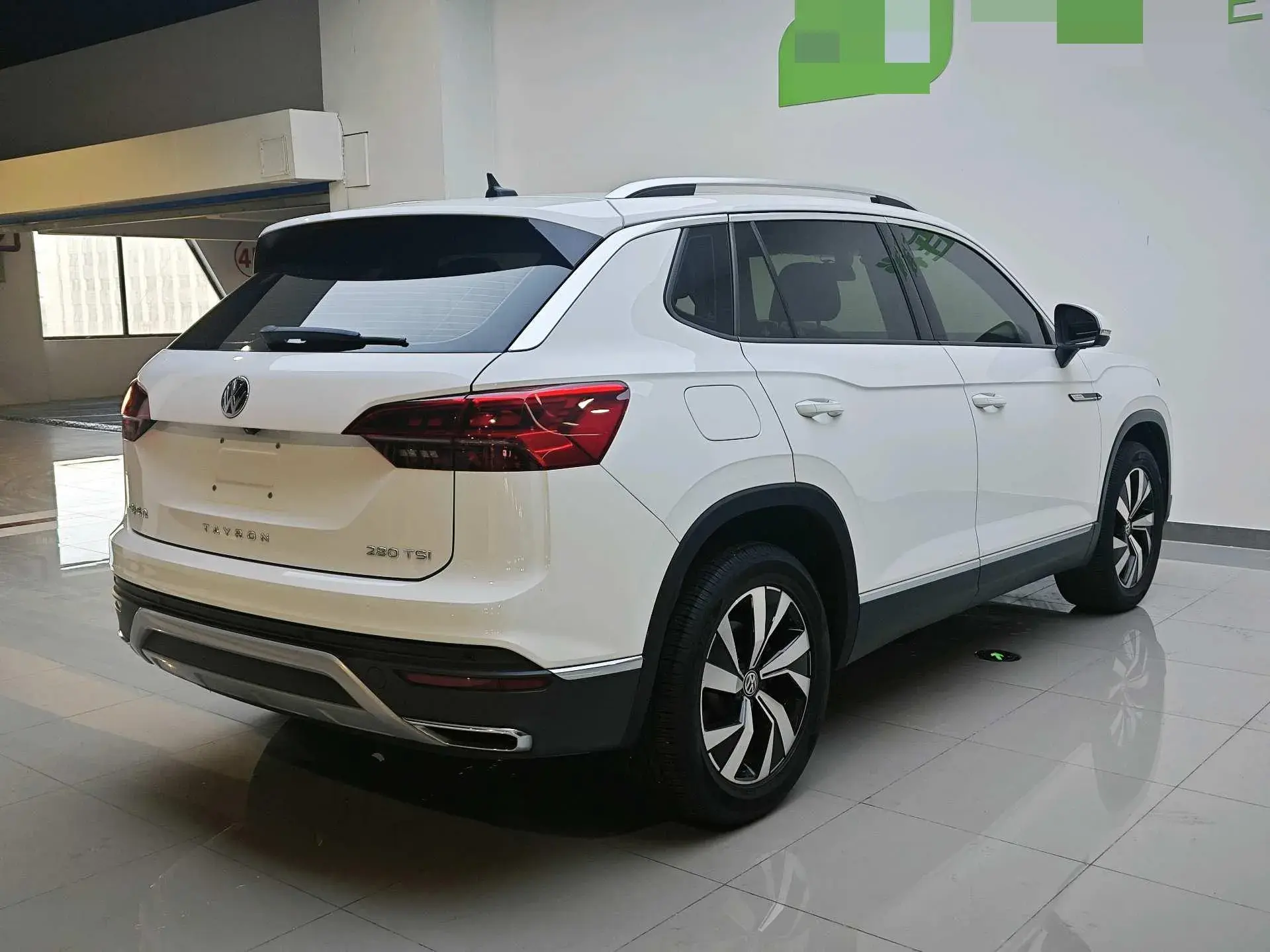 2021 VOLKSWAGEN TAYRON thumbnail 2