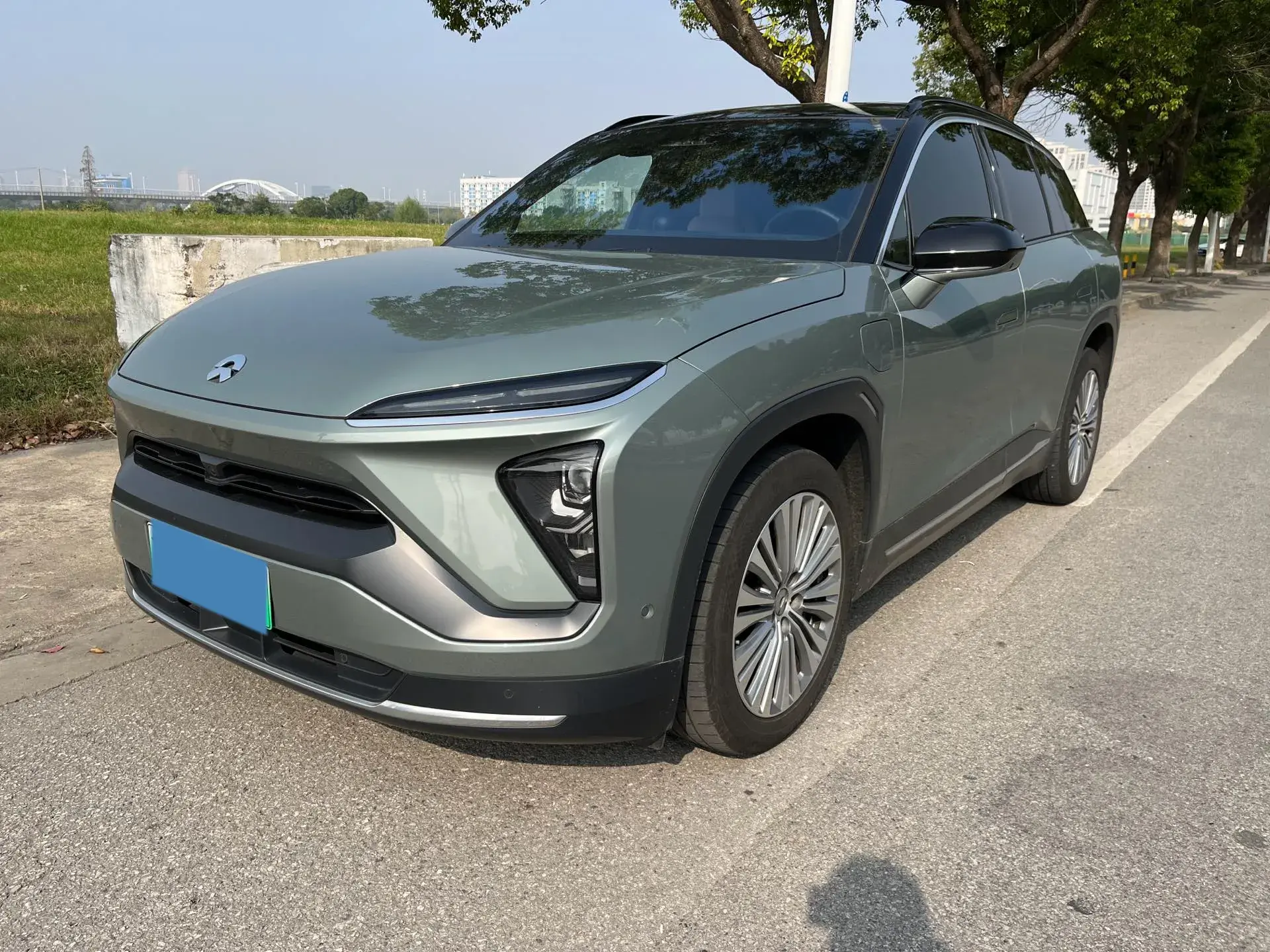 2022 NIO ES6 view 1