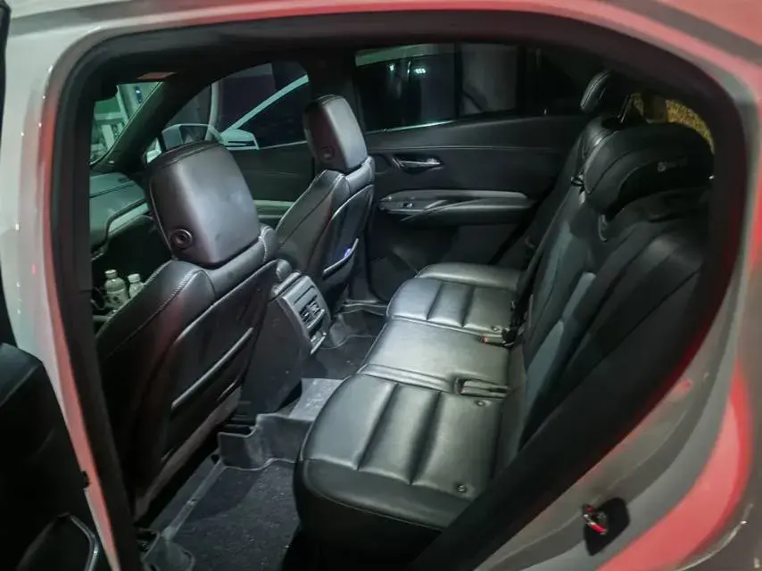 2021 CADILLAC XT4 thumbnail 3