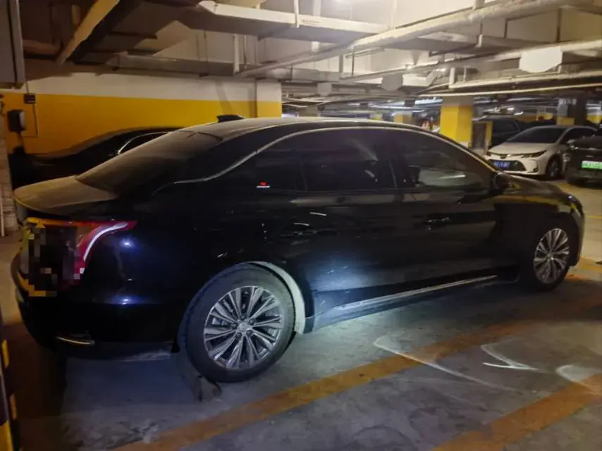 2023 HONGQI E-QM5 thumbnail 3