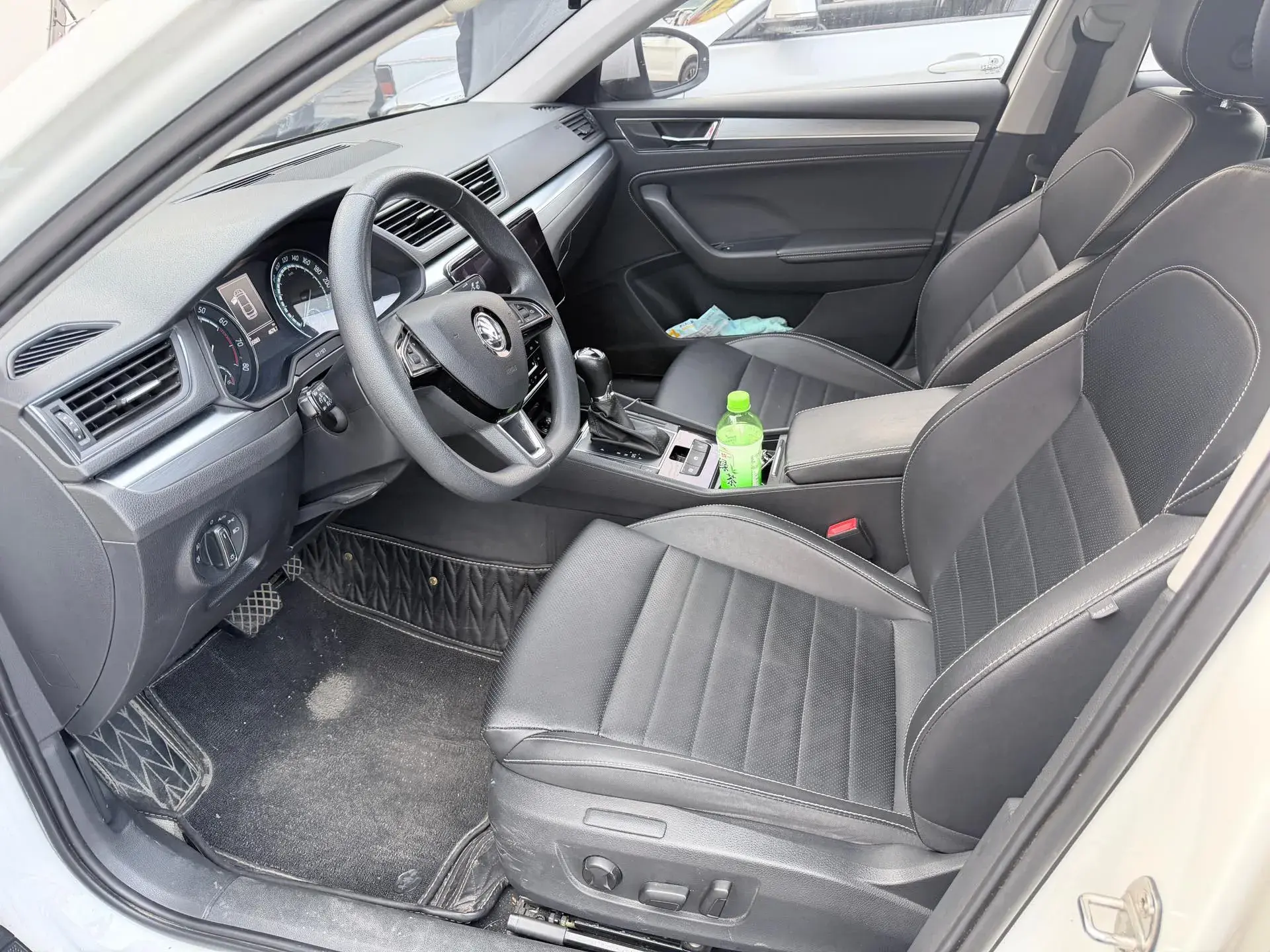 2019 SKODA SUPERB thumbnail 4