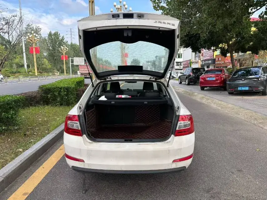 2017 SKODA OCTAVIA thumbnail 4