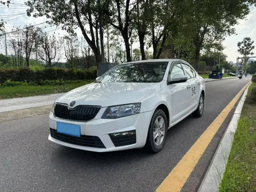 2017 SKODA OCTAVIA view 1