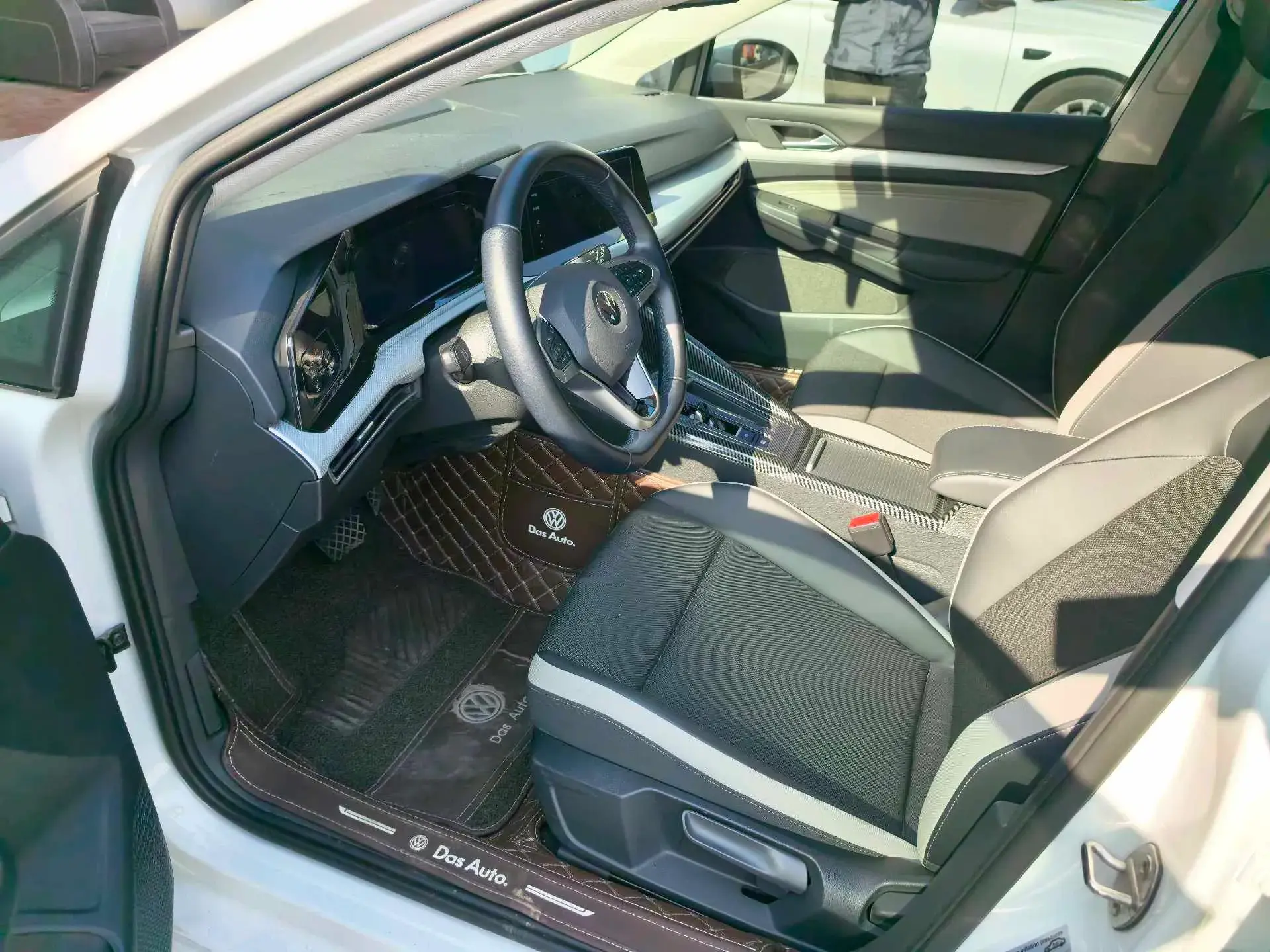 2021 VOLKSWAGEN GOLF thumbnail 4