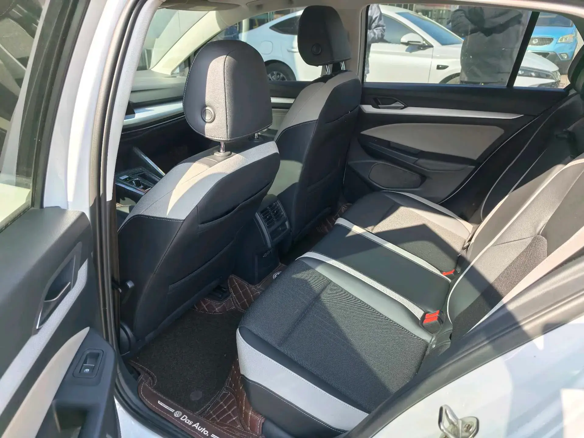 2021 VOLKSWAGEN GOLF thumbnail 3