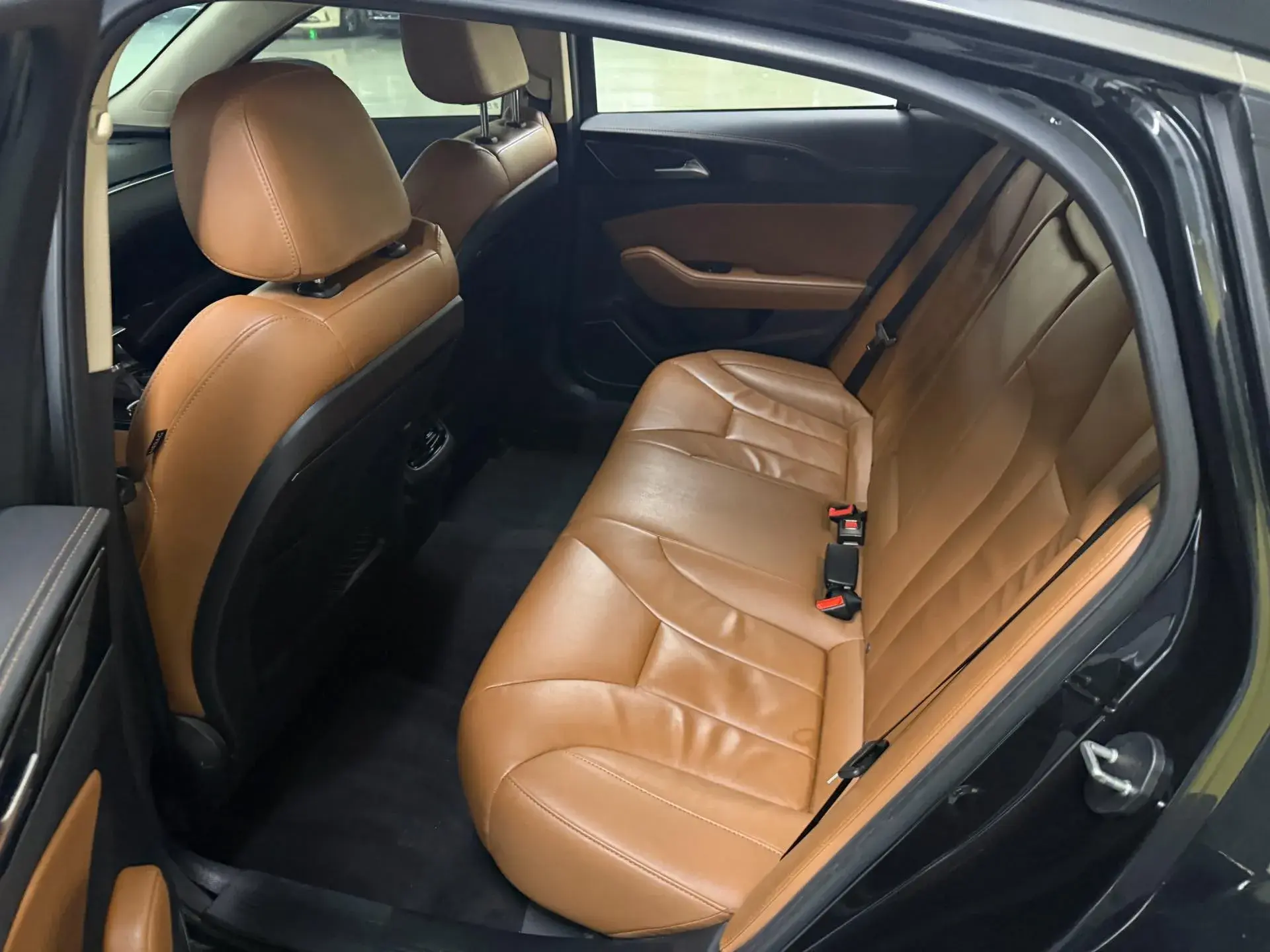 2018 HONGQI H5 thumbnail 4