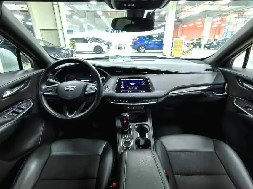 2021 CADILLAC XT4 thumbnail 4