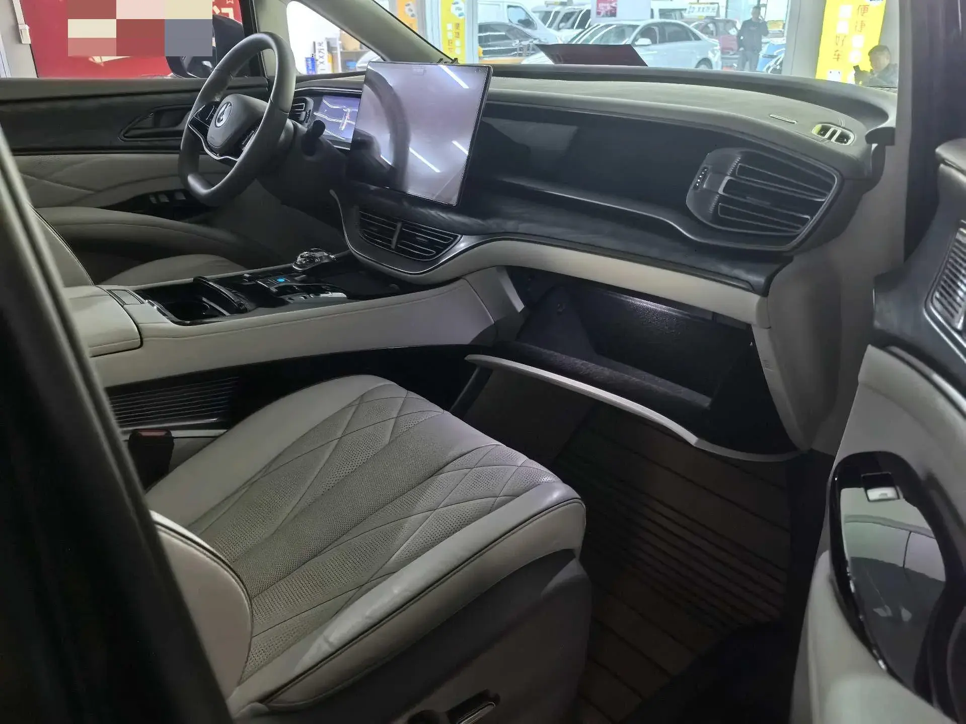 2022 DENZA D9 thumbnail 4