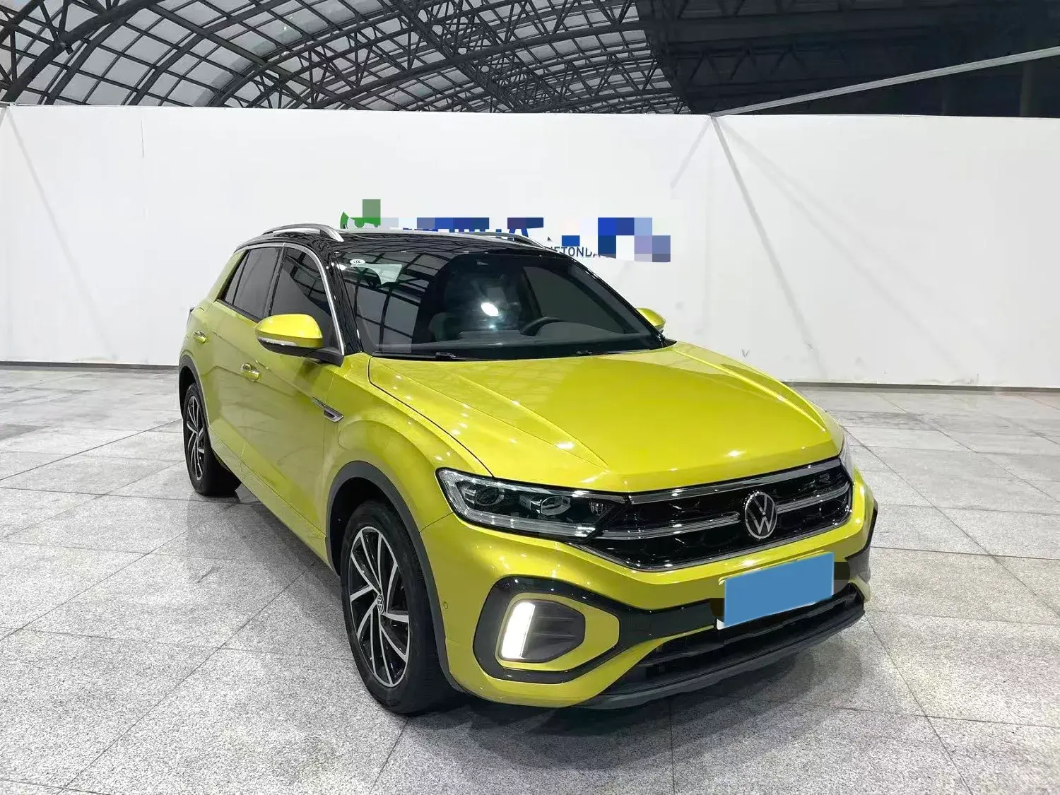 2023 VOLKSWAGEN T-ROC thumbnail 3