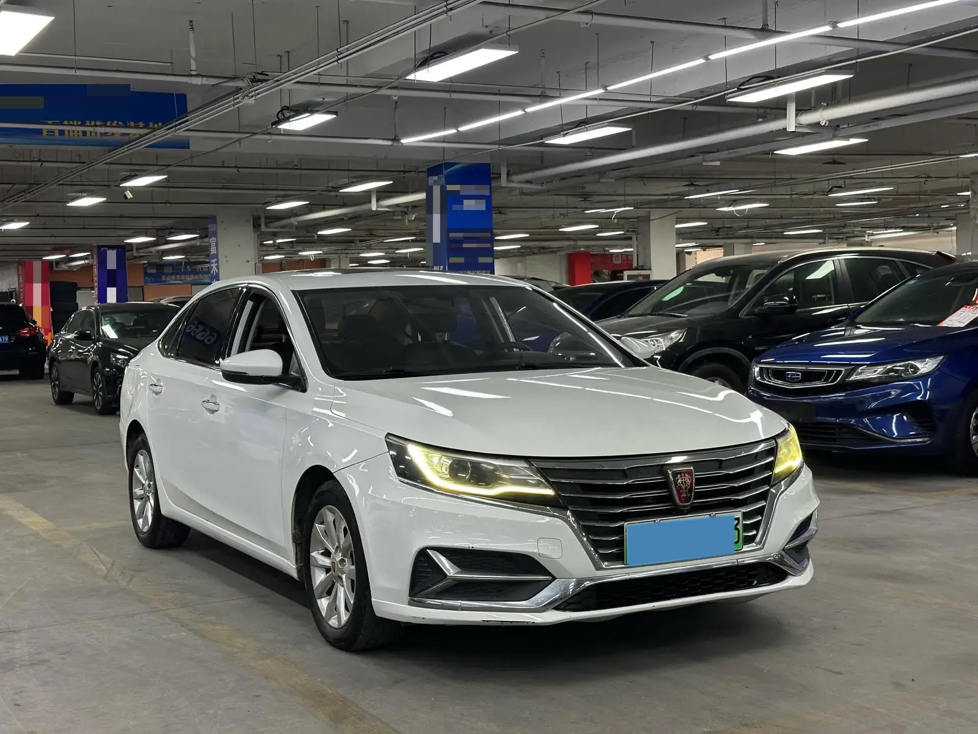 2017 ROEWE I6 thumbnail 3