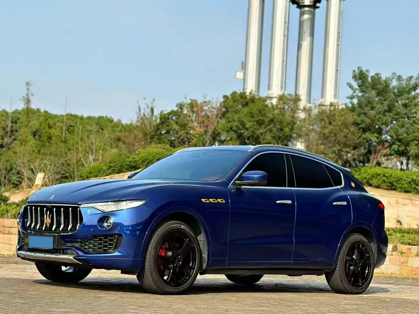 2018 MASERATI LEVANTE view 1