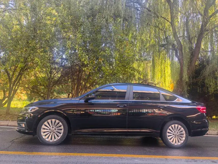 2019 VOLKSWAGEN LAVIDA thumbnail 3