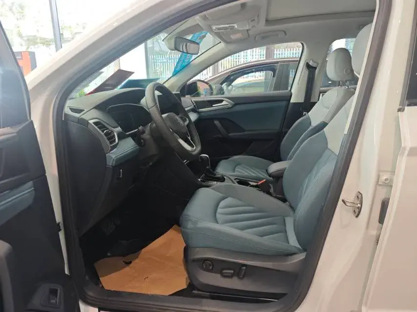 2024 VOLKSWAGEN THARU thumbnail 3