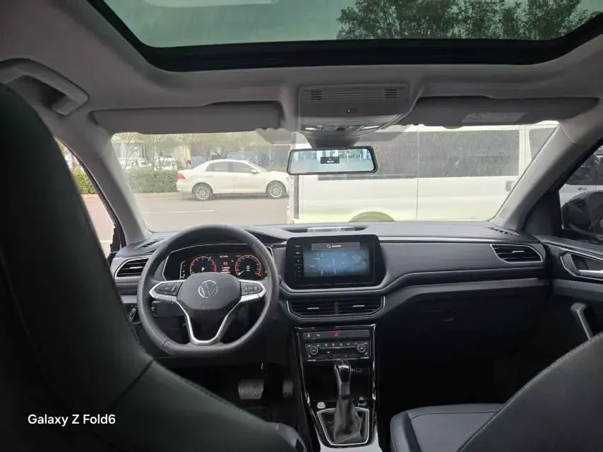 2025 VOLKSWAGEN THARU thumbnail 4