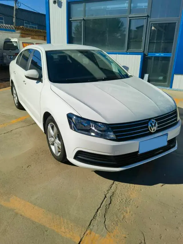 2017 VOLKSWAGEN LAVIDA thumbnail 2