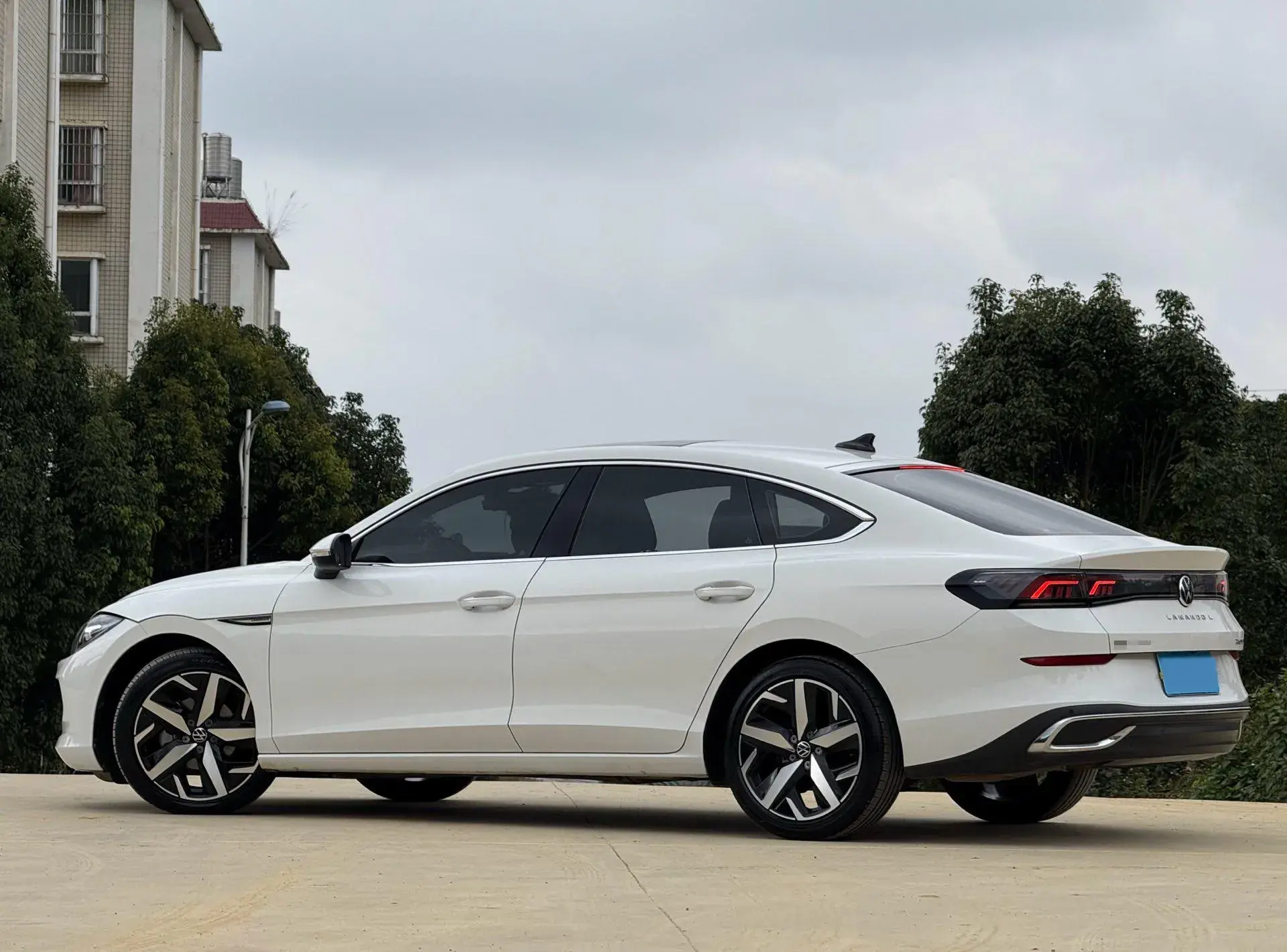 2023 VOLKSWAGEN LAMANDO thumbnail 4