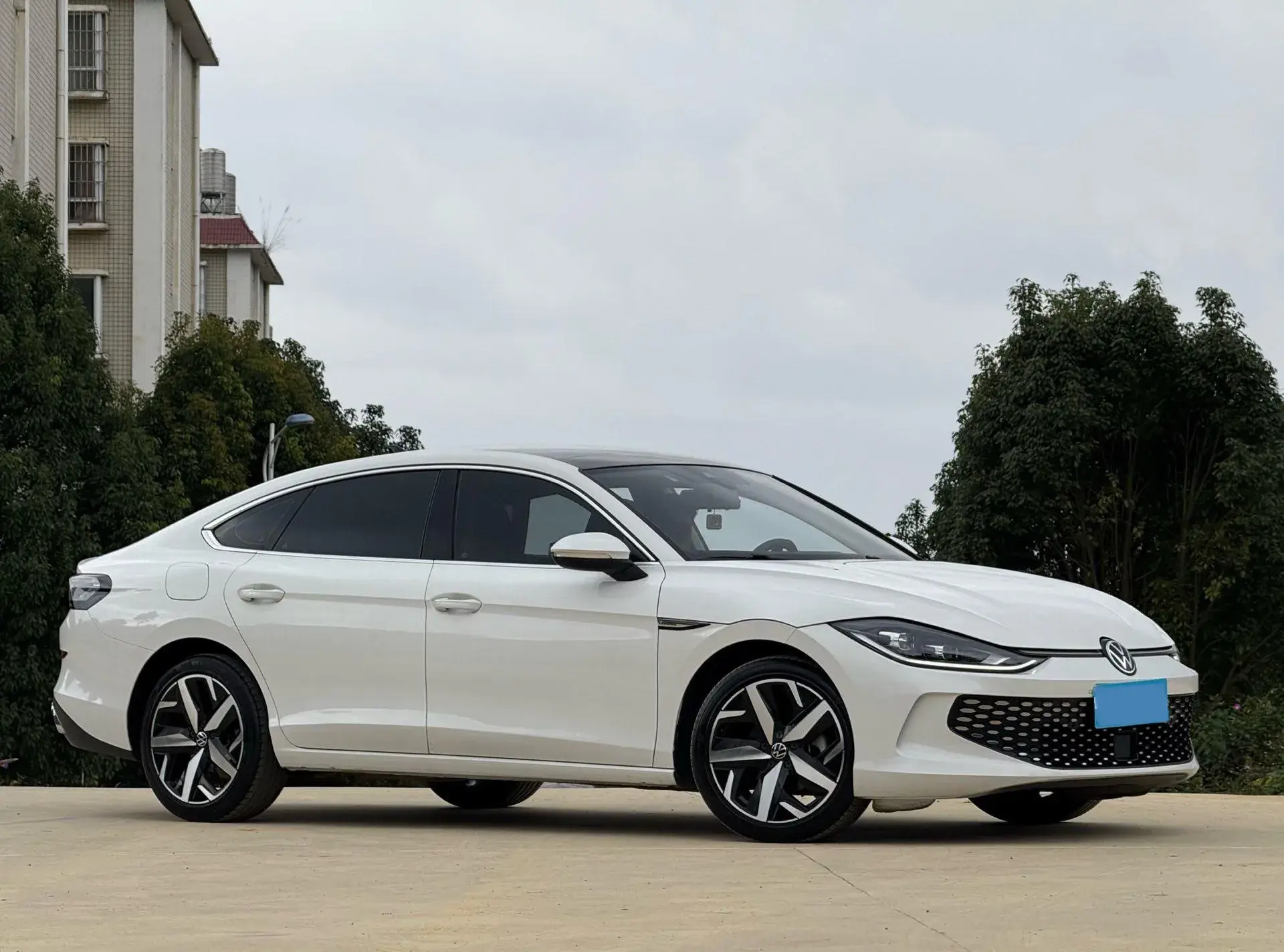 2023 VOLKSWAGEN LAMANDO thumbnail 3