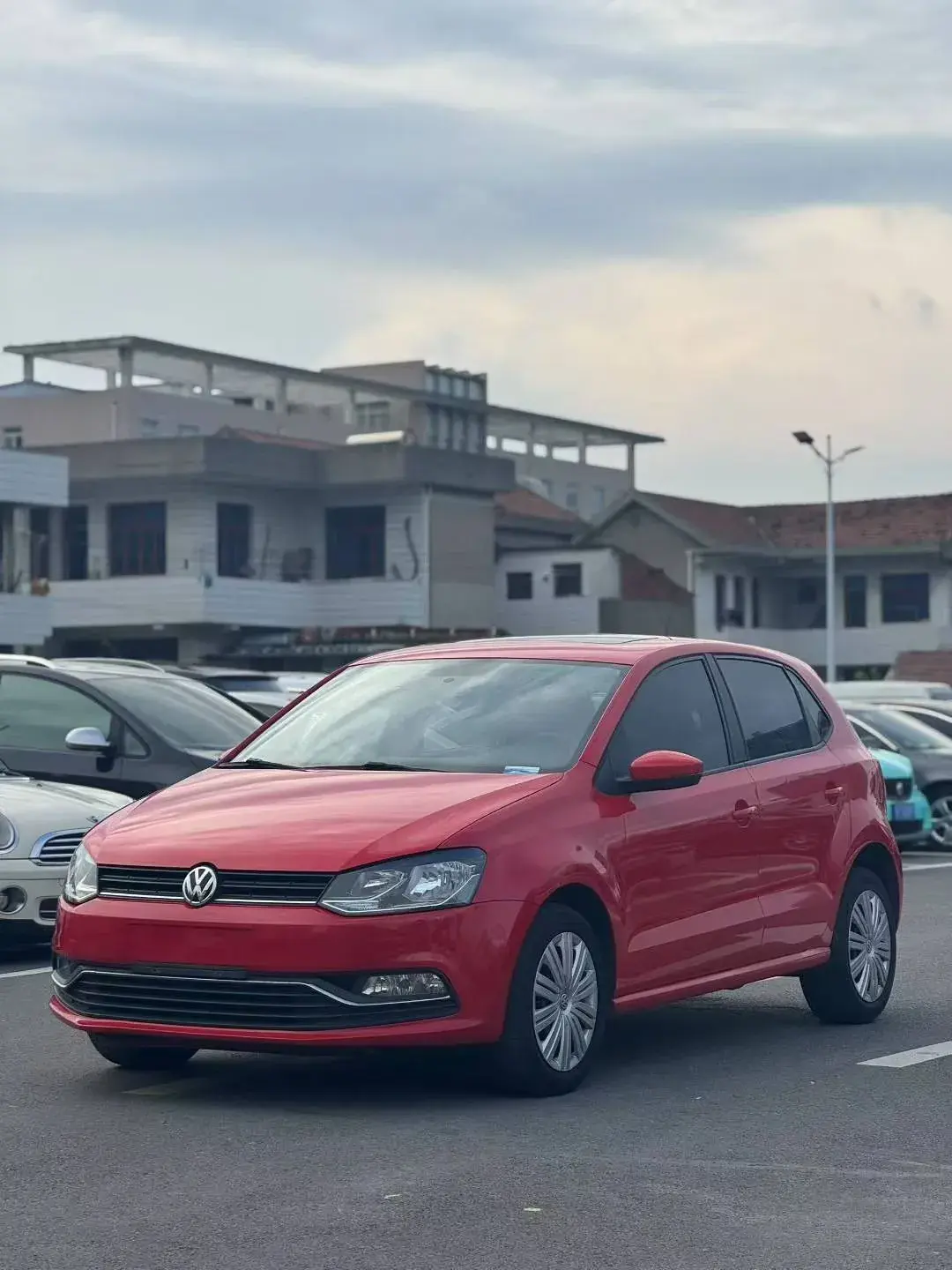 2016 VOLKSWAGEN POLO view 1
