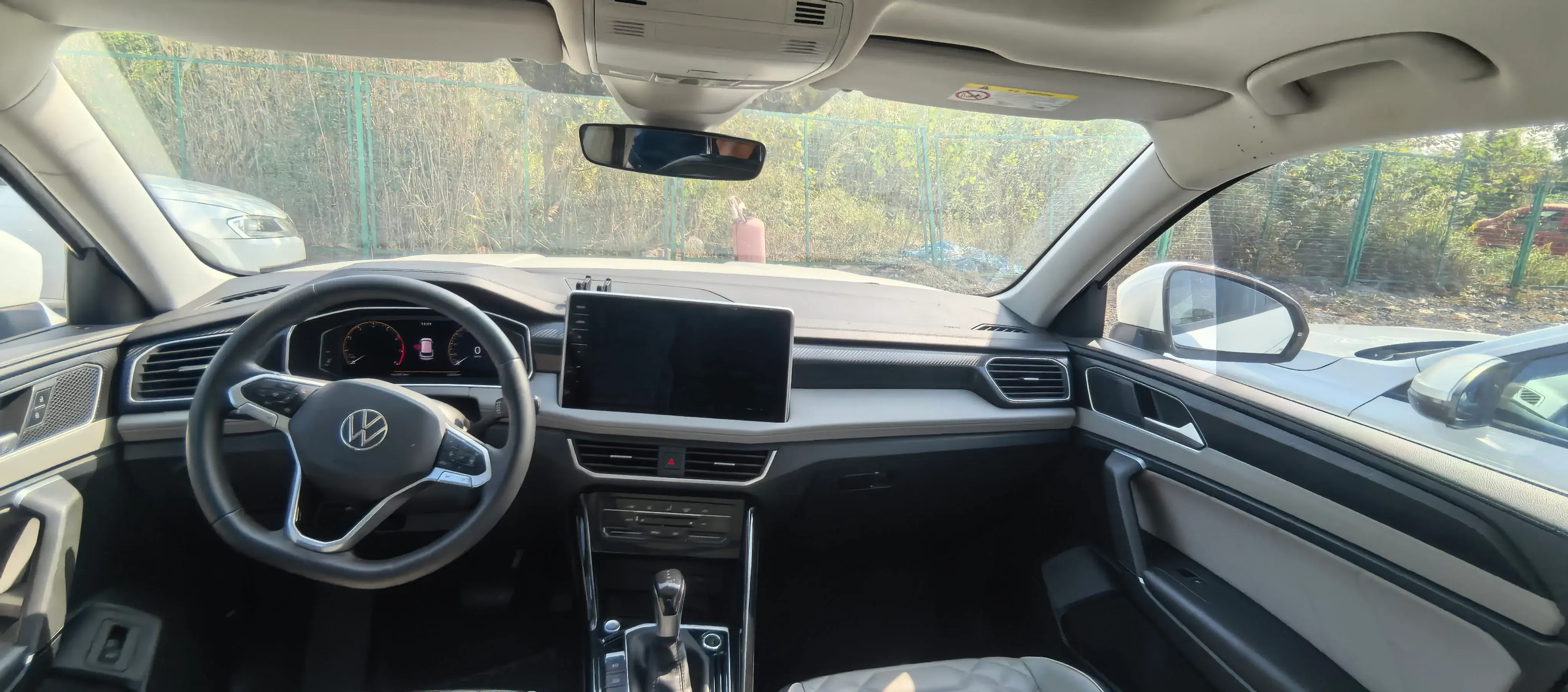 2023 VOLKSWAGEN TAYRON thumbnail 3