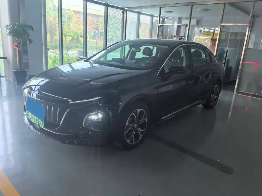 2022 HONGQI E-QM5 view 1